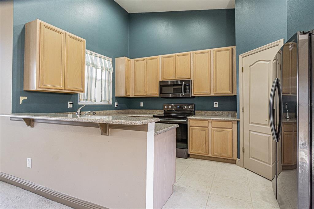 9506 ROLLING CIRCLE, SAN ANTONIO, FL — photo 4 of 30