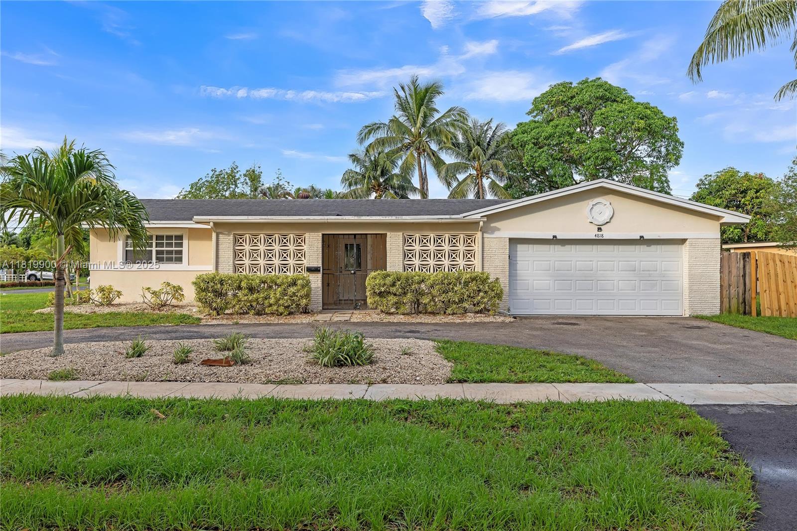 4818 NW 8th St, Plantation FL 33317