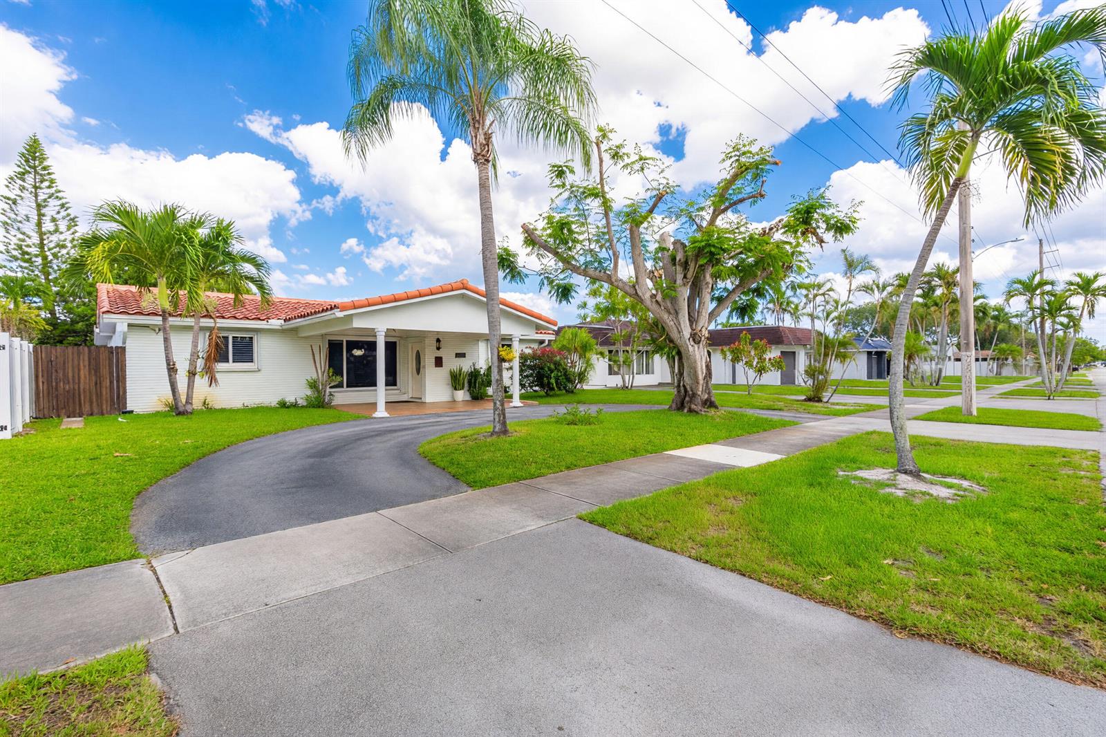 2141 N 56th Avenue, Hollywood FL 33021