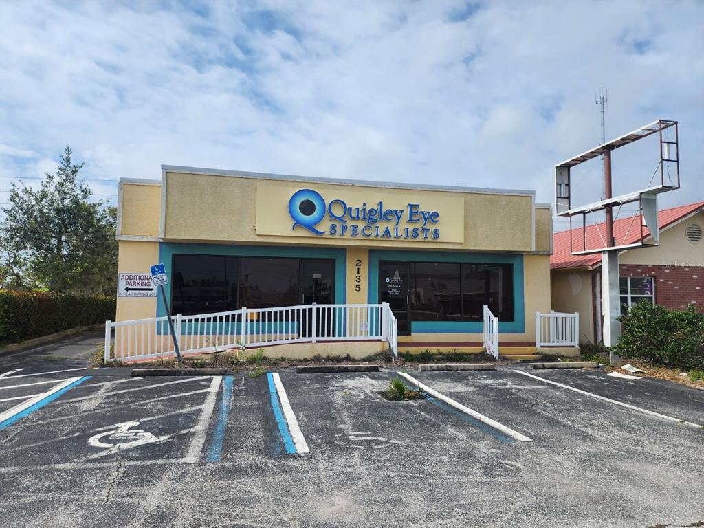 2135 TAMIAMI TRAIL