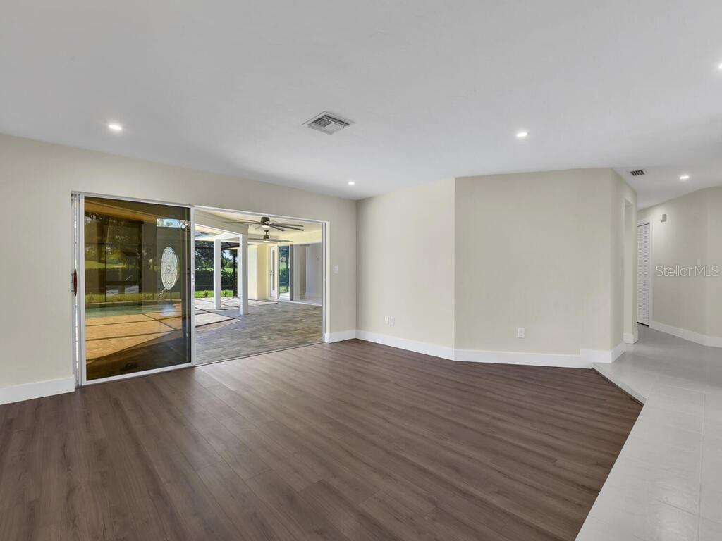 491 CYPRESS WAY E, NAPLES, FL — photo 3 of 30