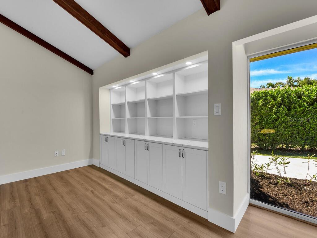 491 CYPRESS WAY E, NAPLES, FL — photo 5 of 30