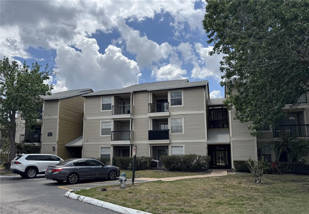 1916 LAKE ATRIUMS CIRCLE UNIT 32