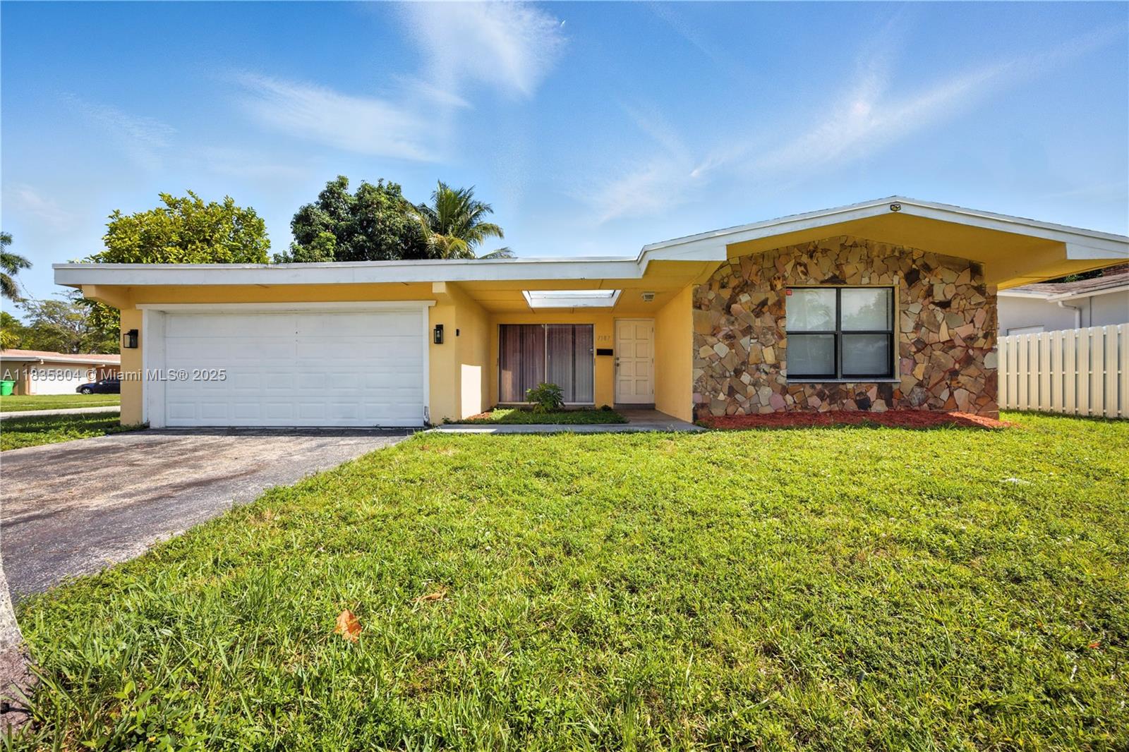 7187 NW 22nd St, Sunrise FL 33313
