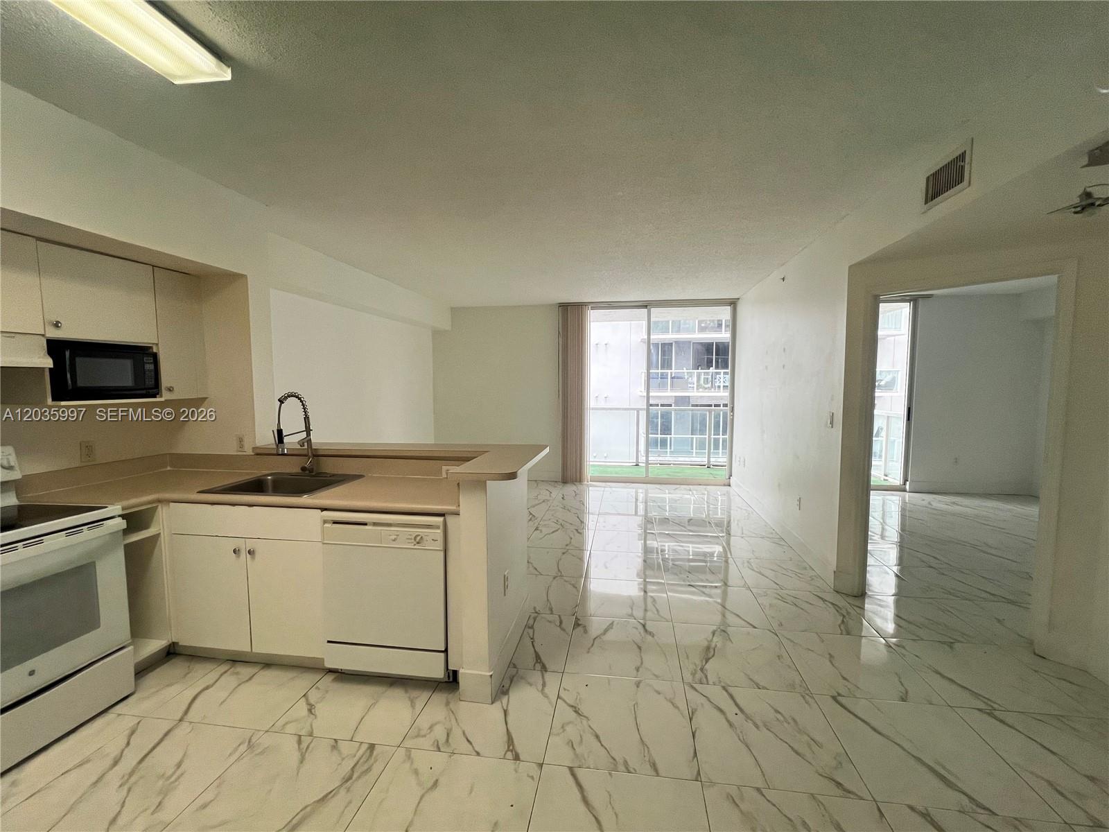 5085 NW 7th St # 711, Miami FL 33126