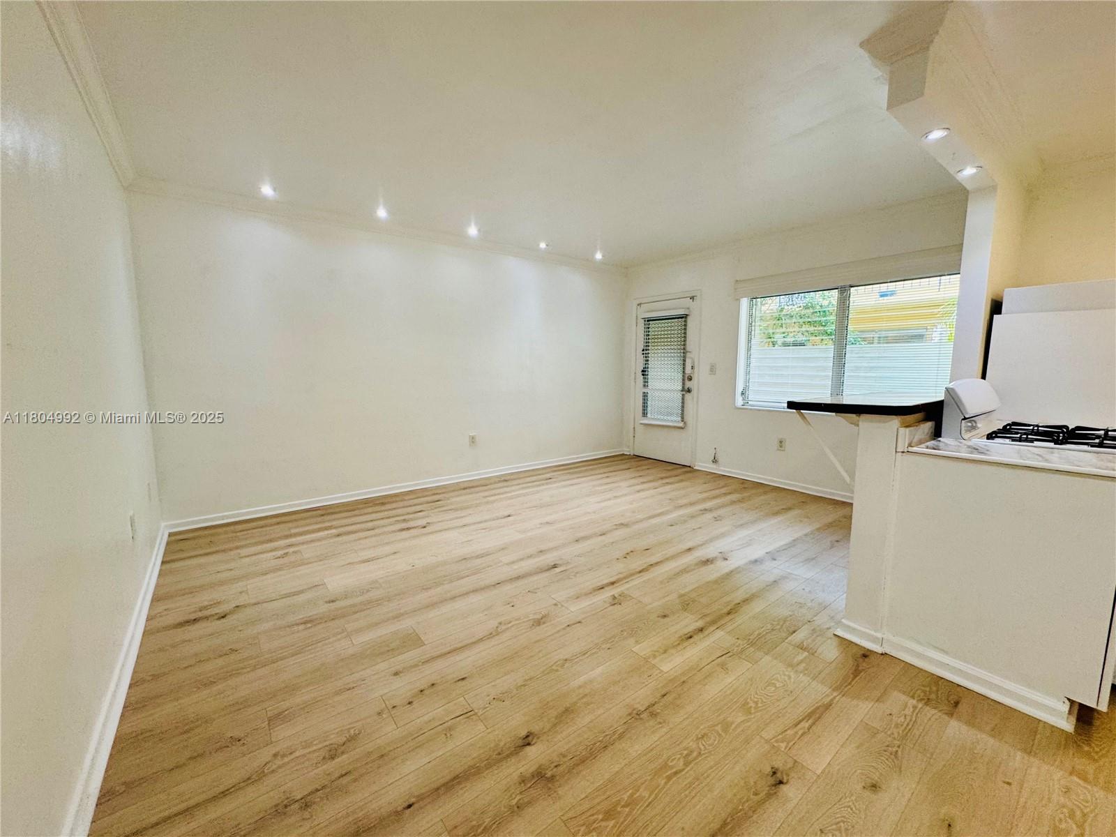 65 Washington Ave # 3, Miami Beach FL 33139