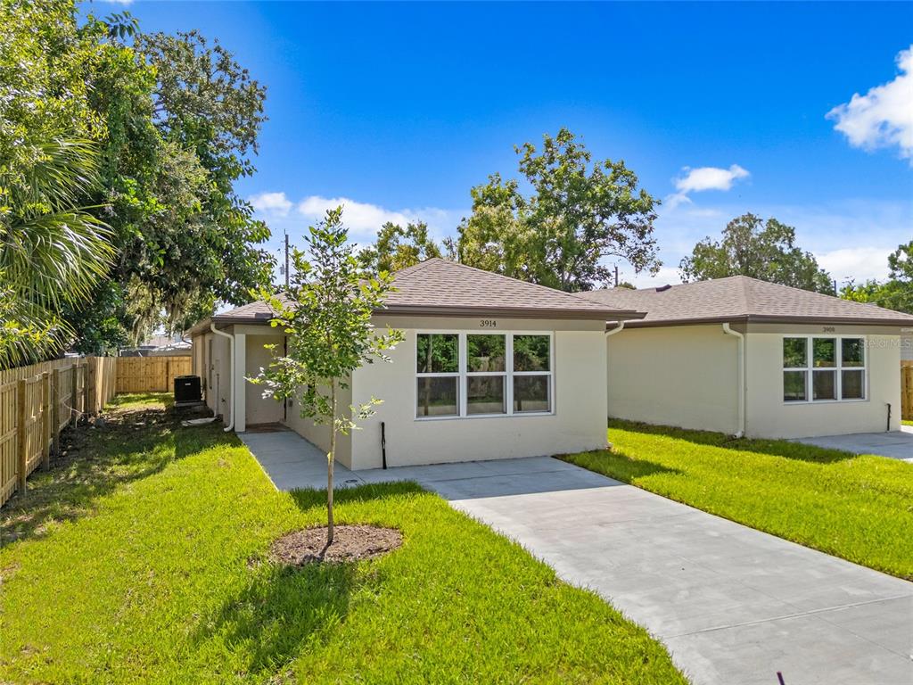 3914 WALNUT AVENUE, SARASOTA, FL — photo 2 of 30
