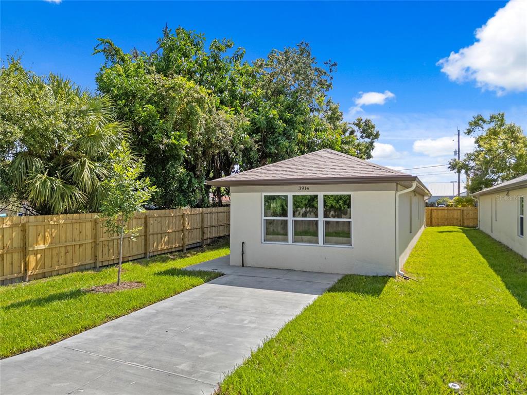 3914 WALNUT AVENUE, SARASOTA, FL — photo 3 of 30