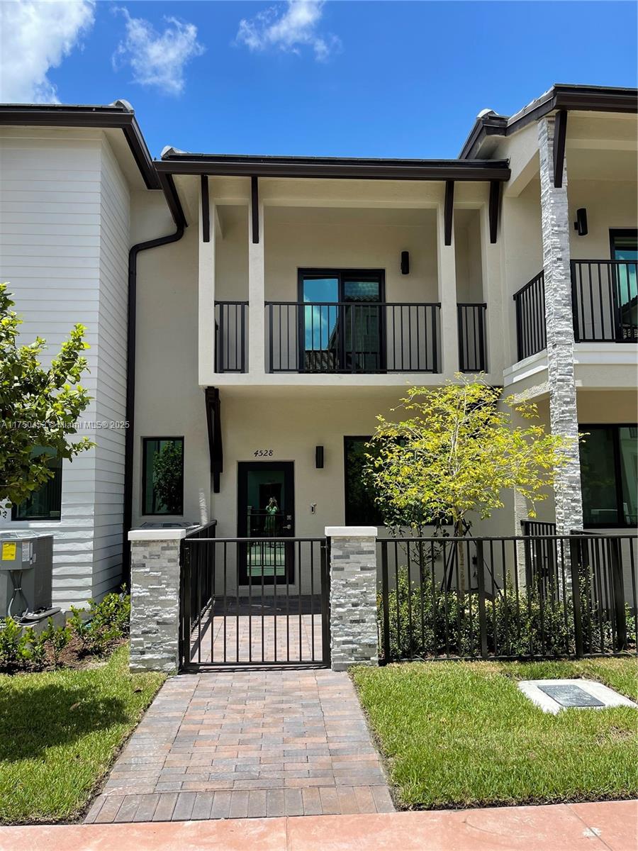 4528 NW 83rd Path # 4528, Doral FL 33166