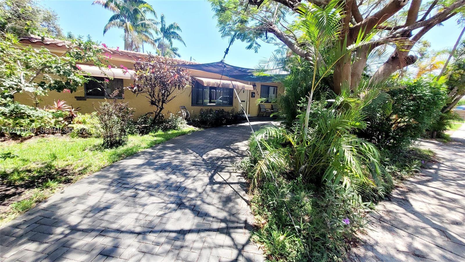 1124 NE 7th St, Hallandale Beach FL 33009