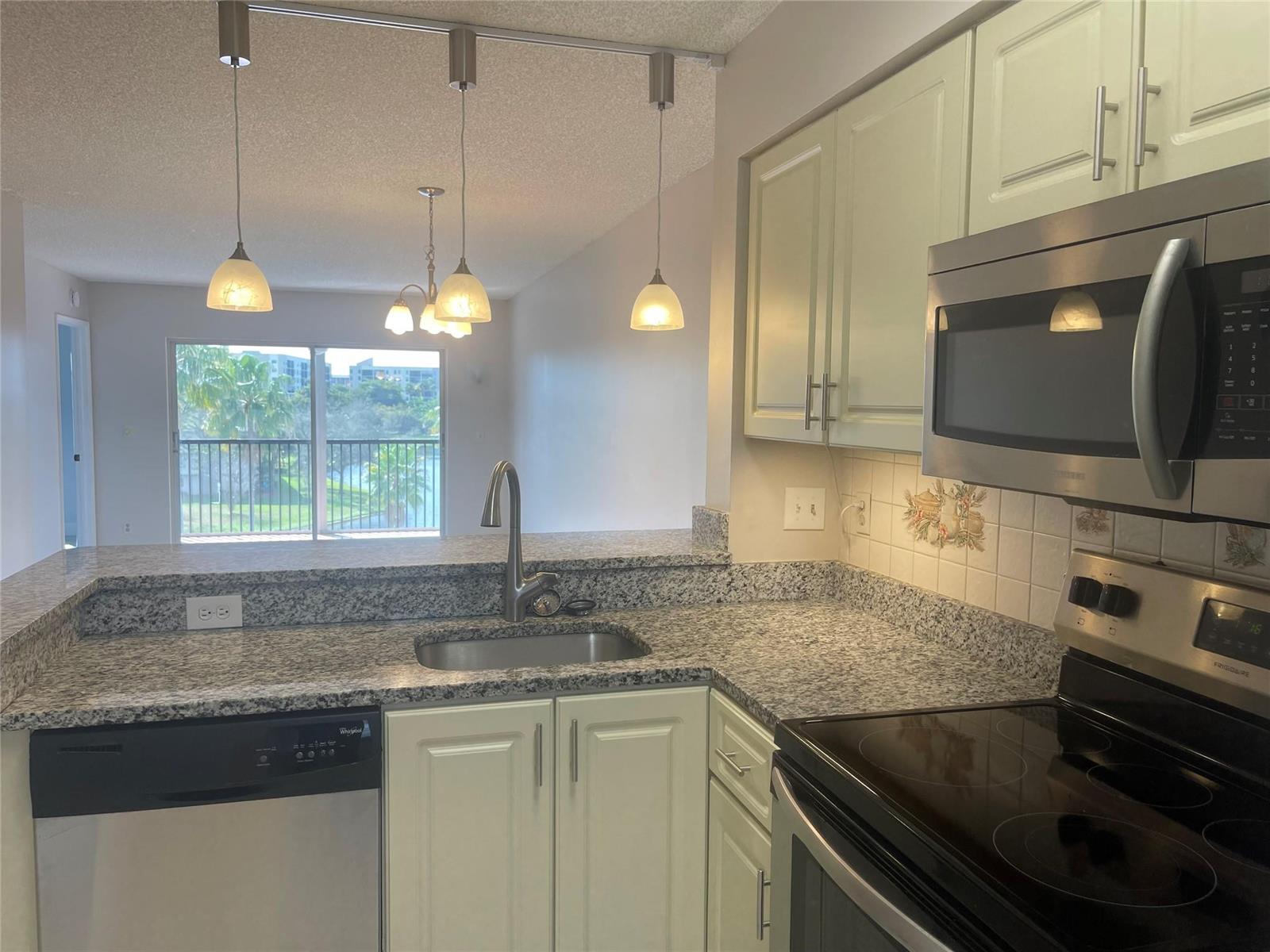 All Stainless Steel Appliances! — POMPANO BEACH, FL