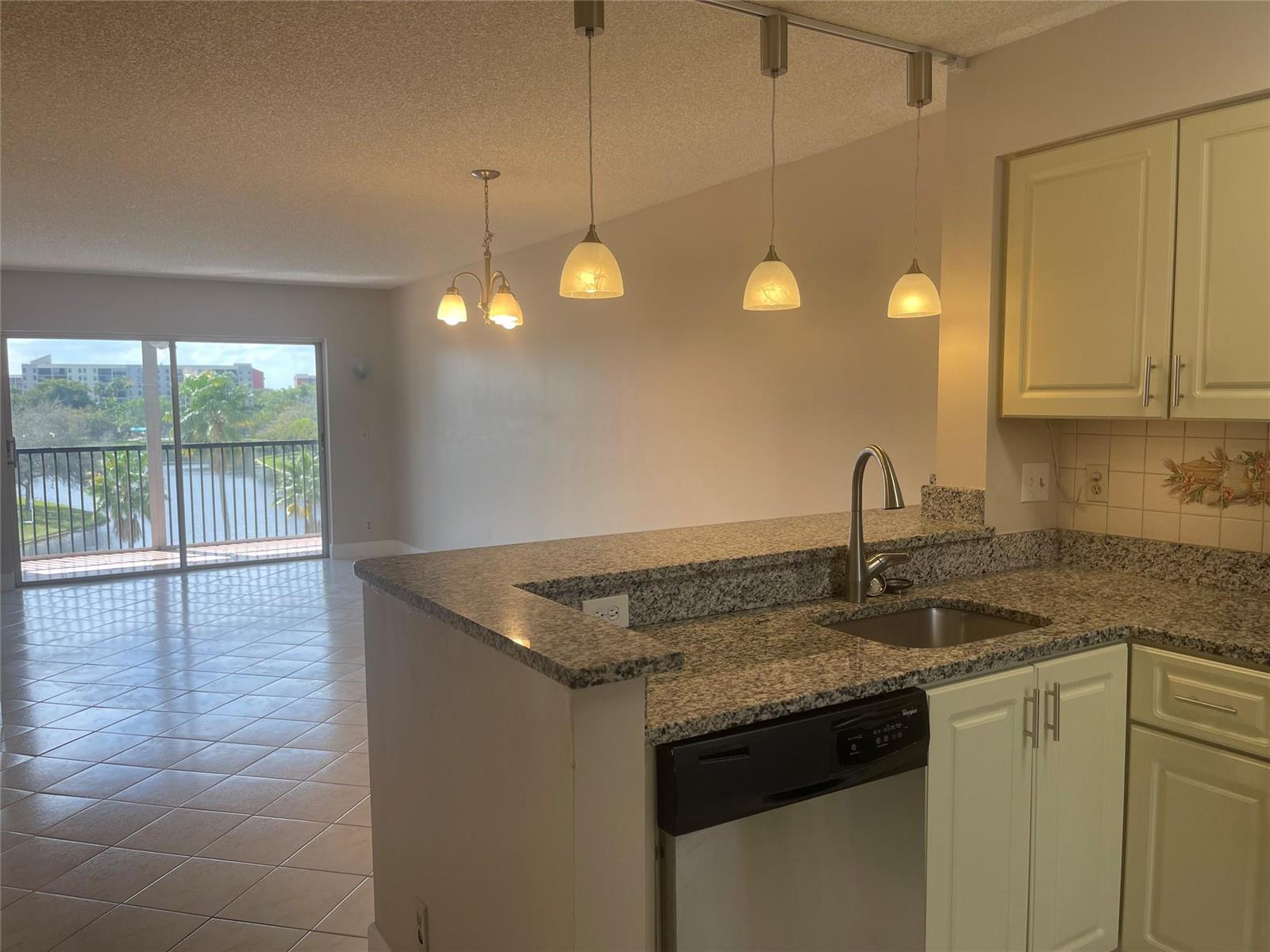 Fully equipped kitchen! — POMPANO BEACH, FL