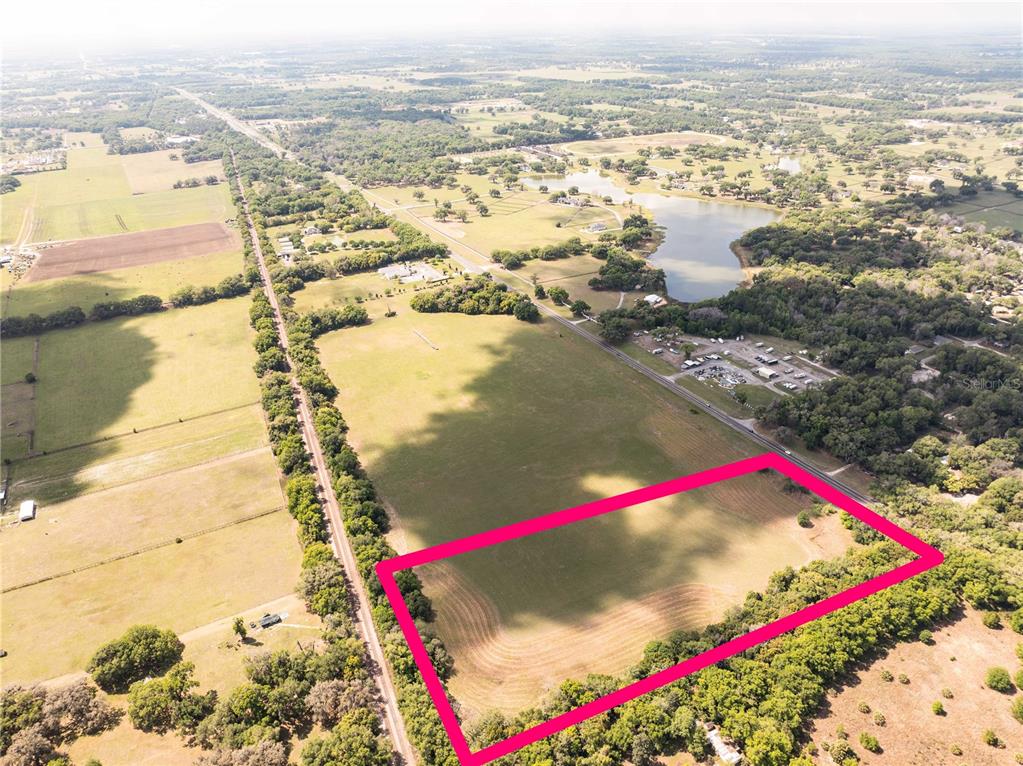 An aerial view shows a large, rectangular plot of open land outlined in bright pink — 0000 S US HIGHWAY 301 HIGHWAY, SUMMERFIELD, FL