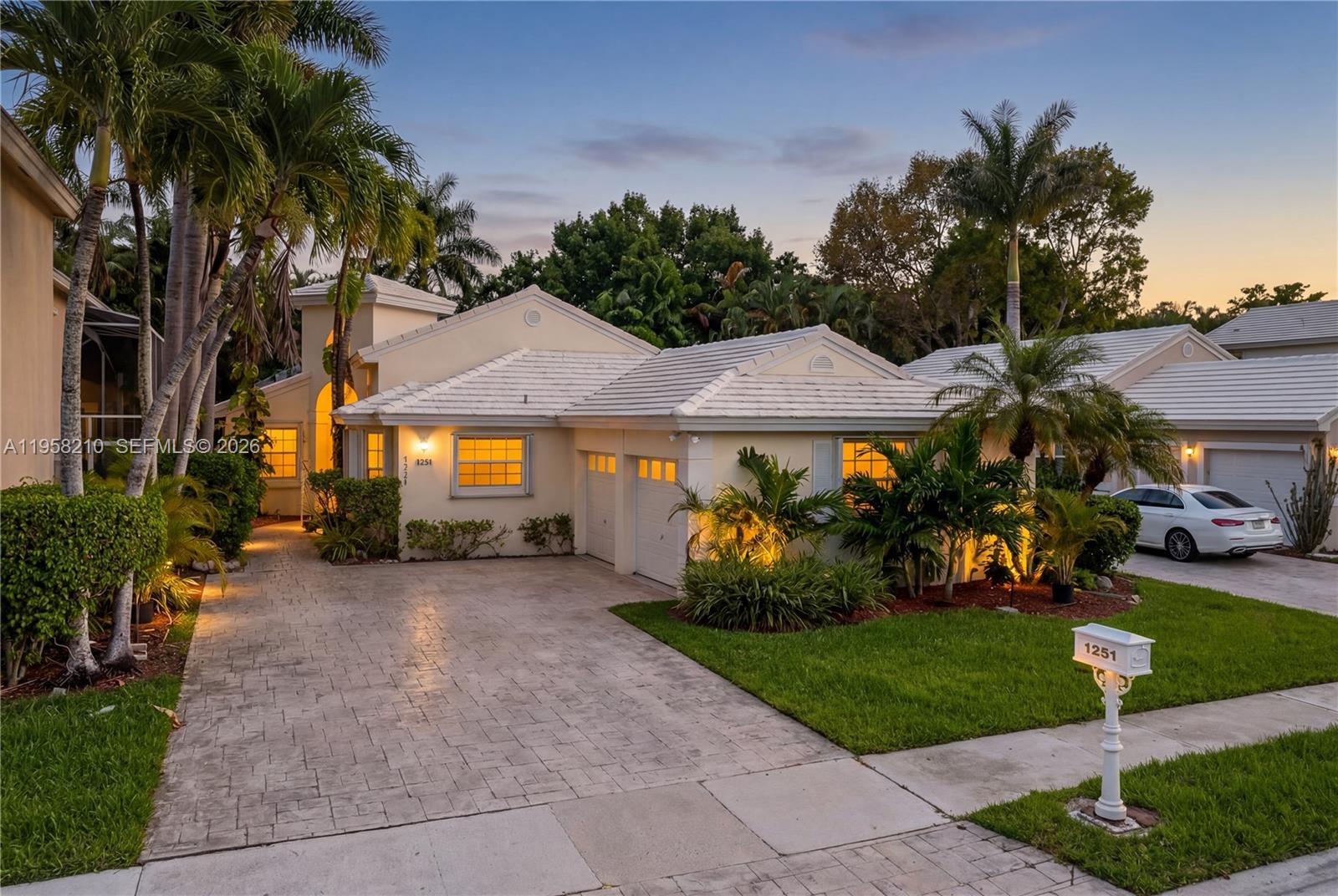 1251 E Wilshire Cir E, Pembroke Pines FL 33027