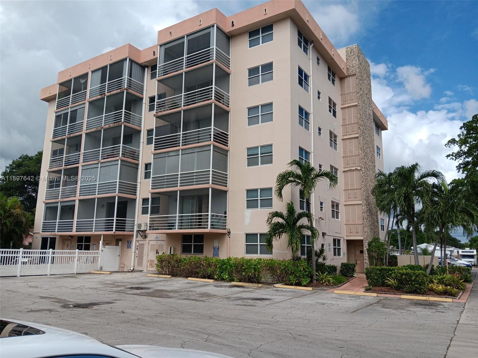 1830 Dixieanna St # 503, Hollywood FL 33020
