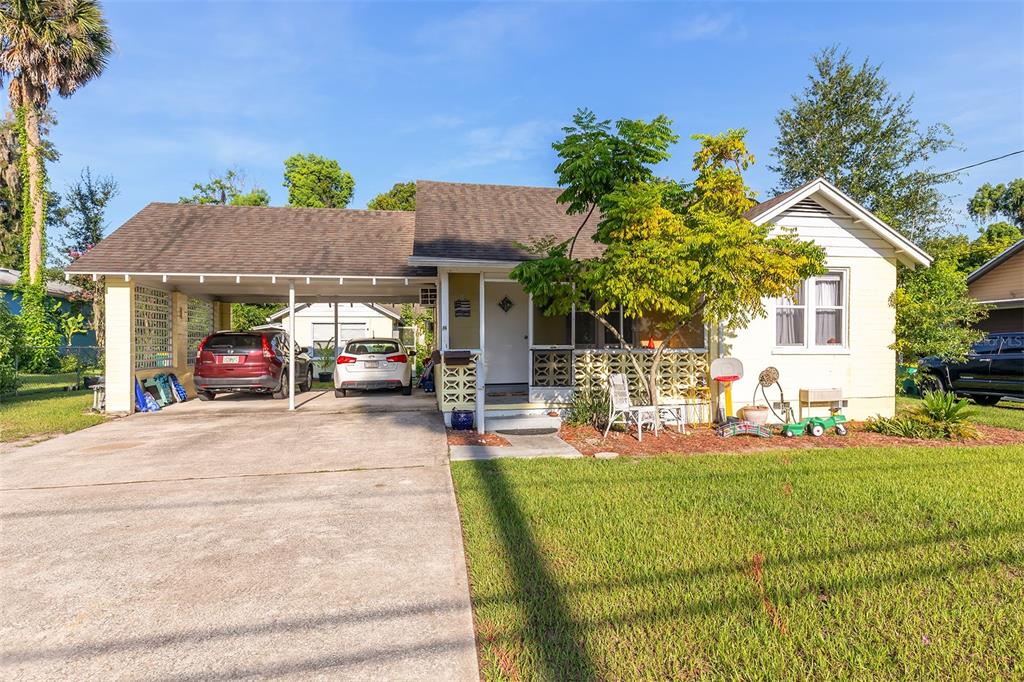 220 N ADELLE AVENUE