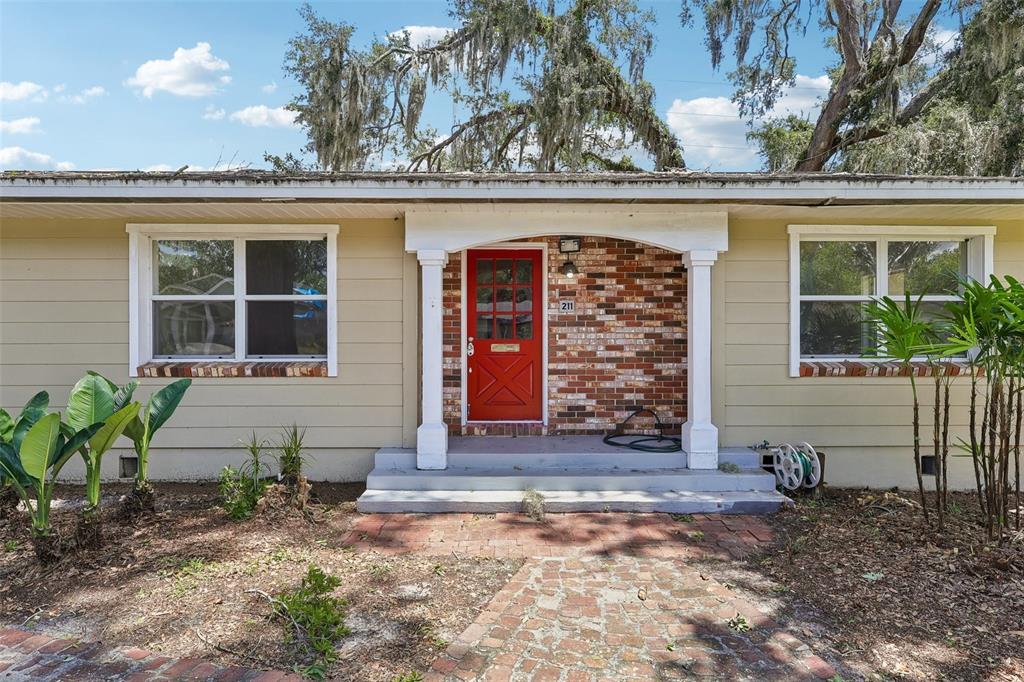 211 PRADO PLACE