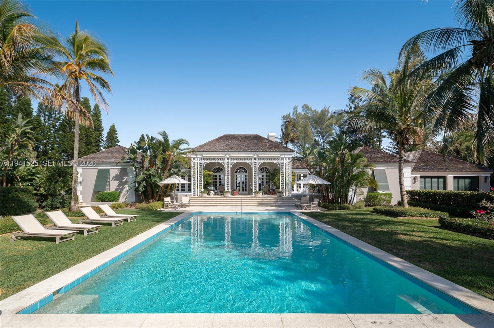 21 S Beach Rd, Jupiter Island FL 33455
