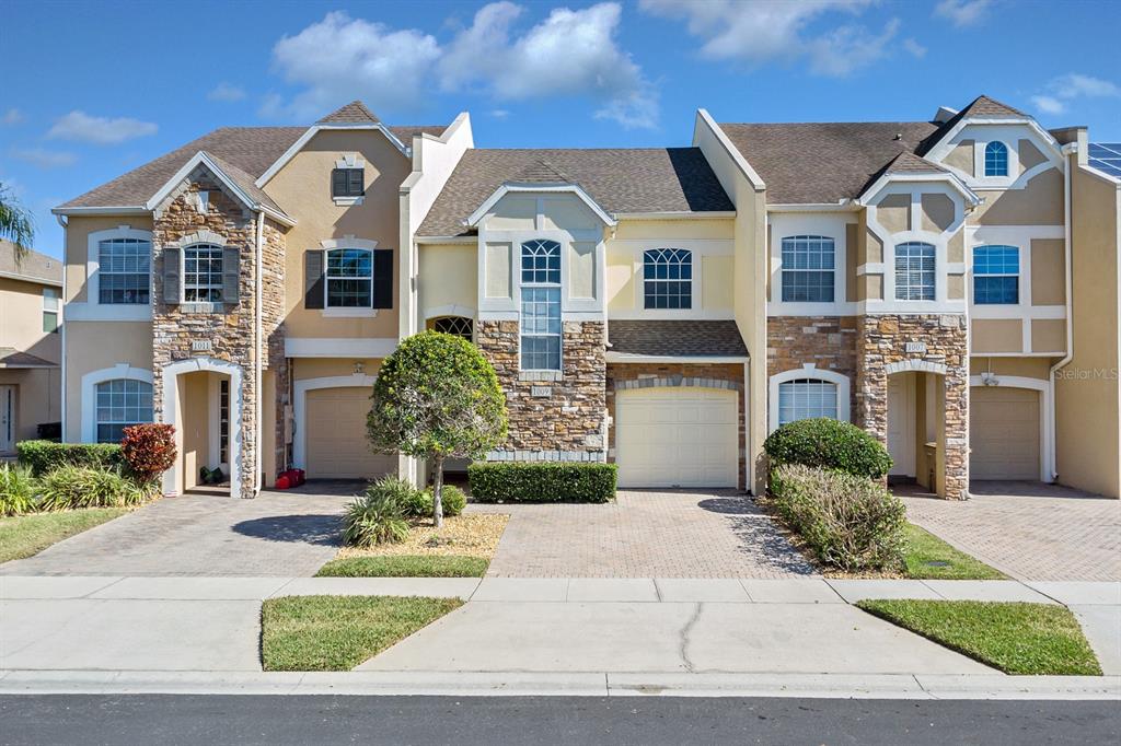 1009 WOOD COVE