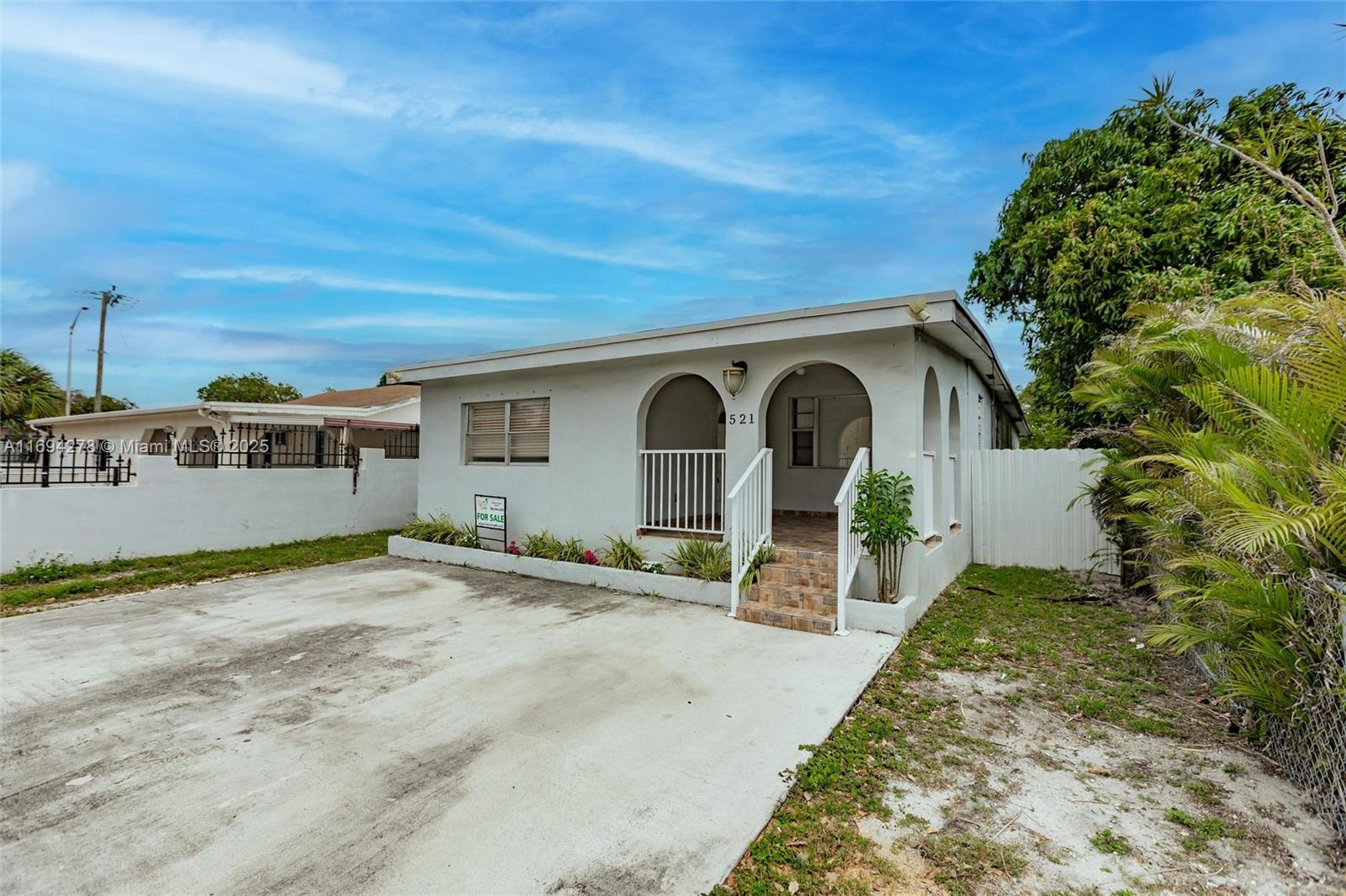521 E 41st St, Hialeah FL 33013