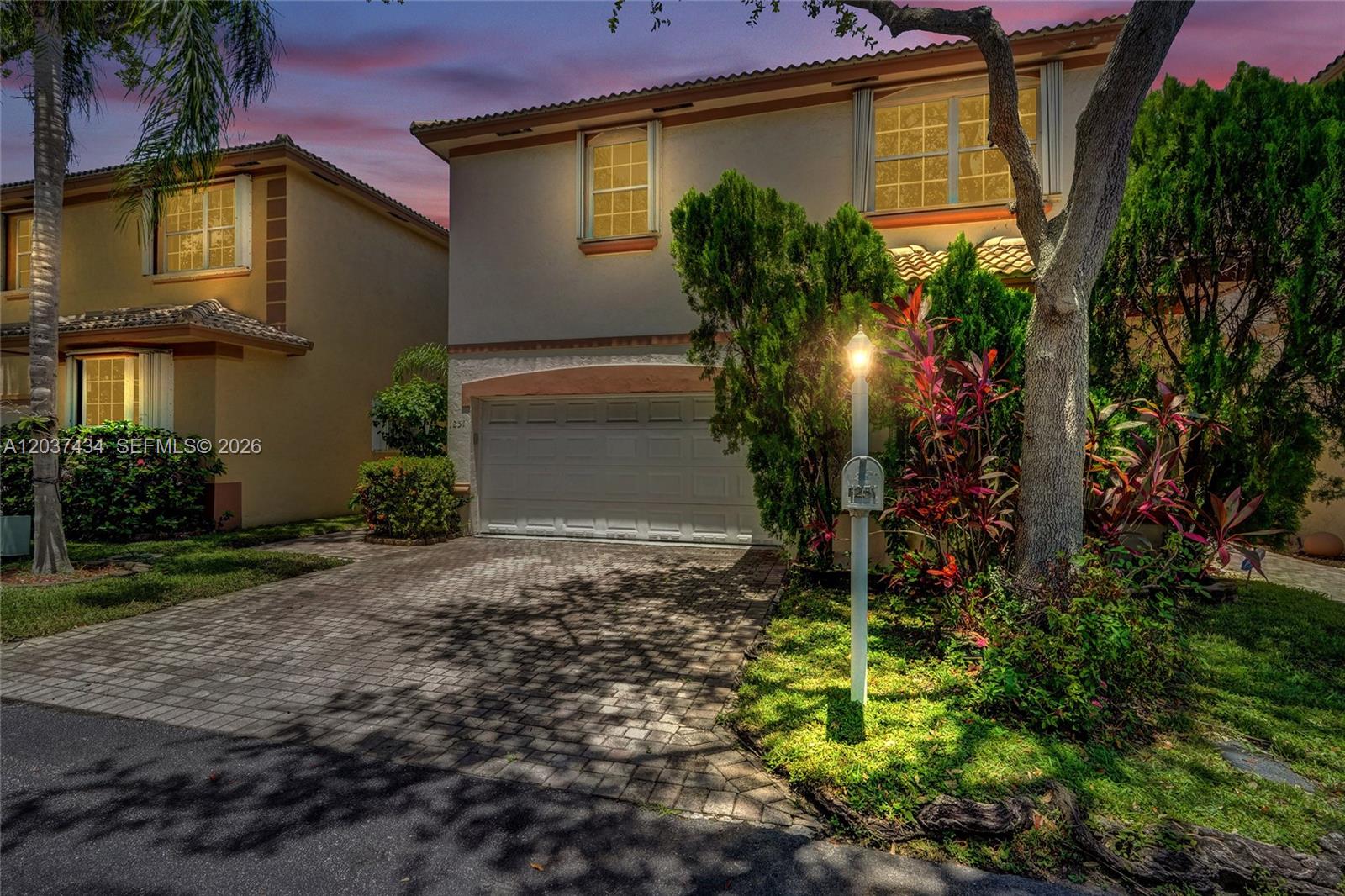 1251 Hayes St, Hollywood FL 33019
