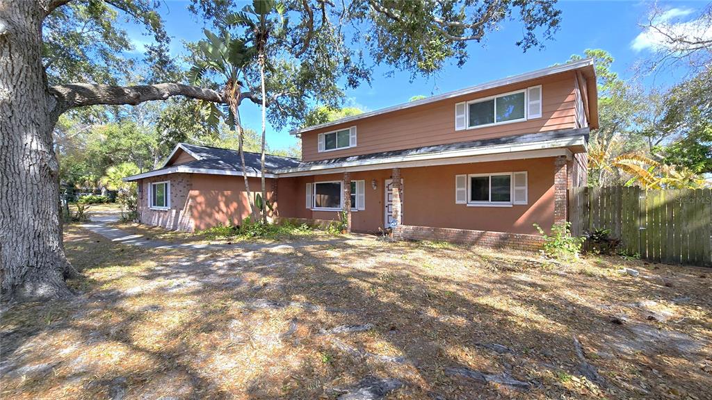 1595 OAK LANE