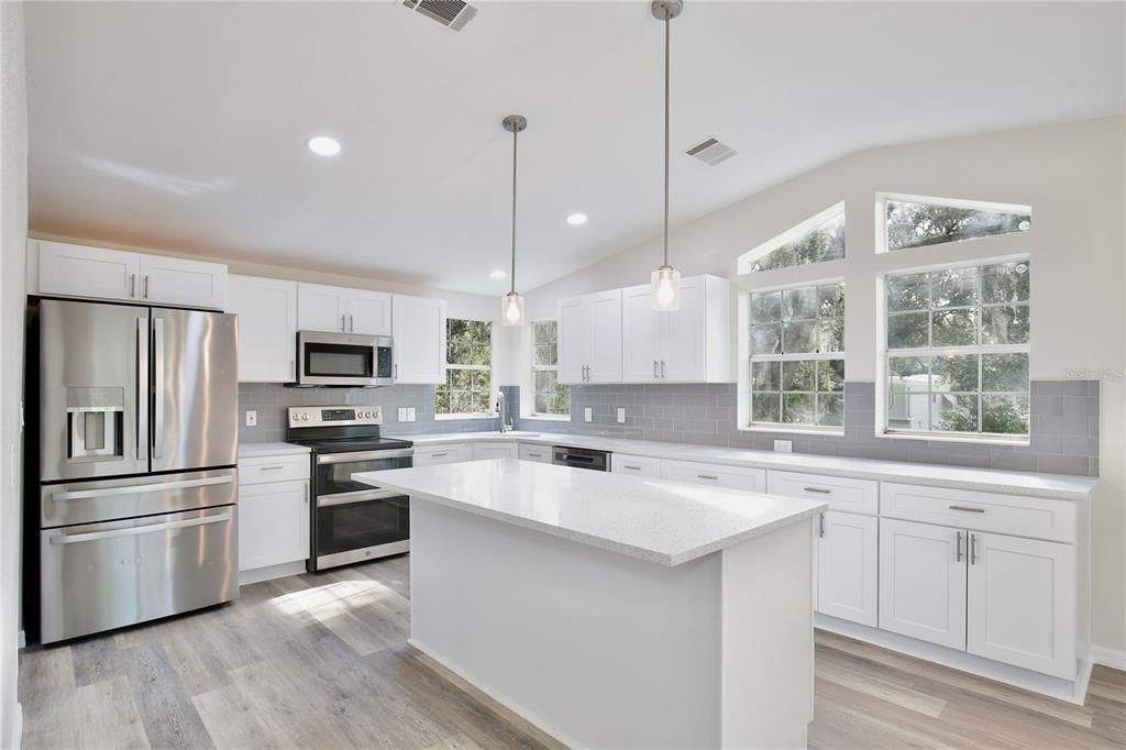 15330 APACHE PASS, EUSTIS, FL — photo 2 of 30