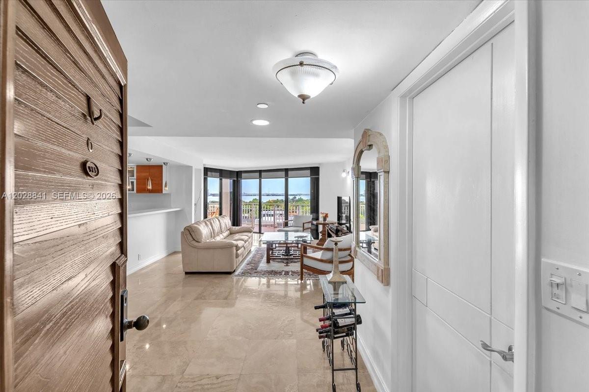 2000 Towerside Ter # 908, Miami FL 33138