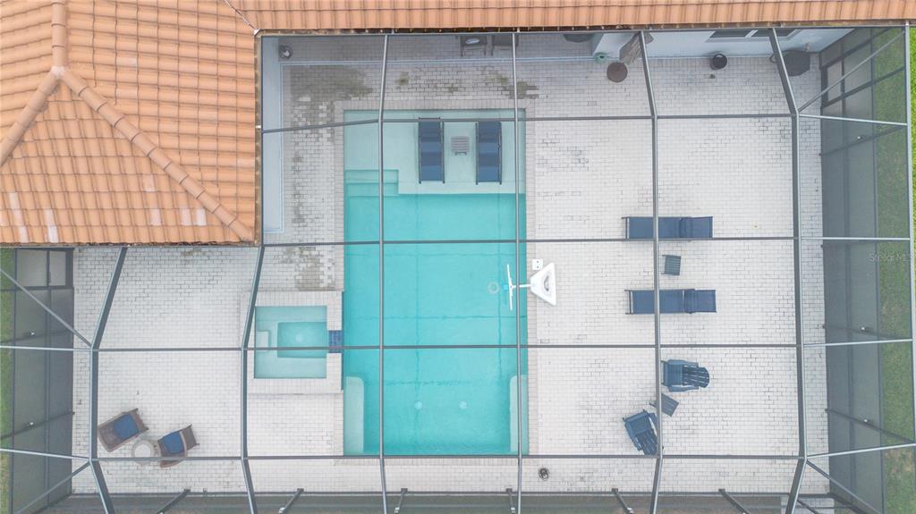 An aerial view of a screened-in pool patio featuring a rectangular pool and a spa — 113 BROOKOVER LANE, BRANDON, FL