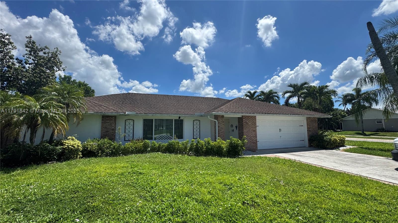 990 Hickory Trl, Wellington FL 33414