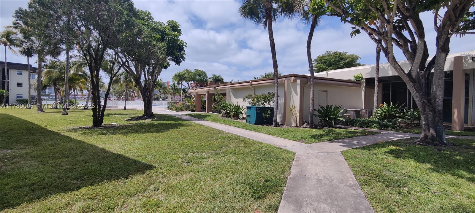 1540 NE 191st St # 122, Miami FL 33179