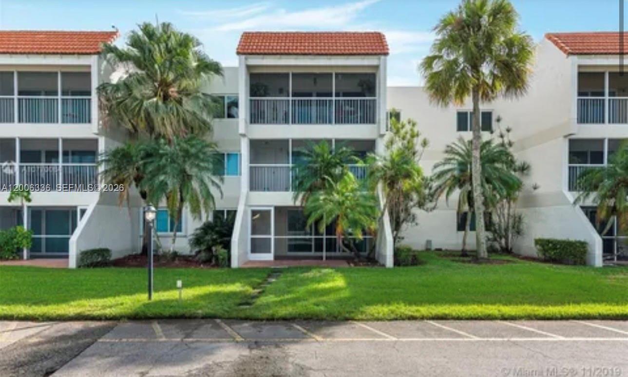 100 Lakeview Dr # 112, Weston FL 33326