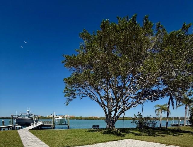 584 CRYSTAL DRIVE, MADEIRA BEACH, FL — photo 3 of 19