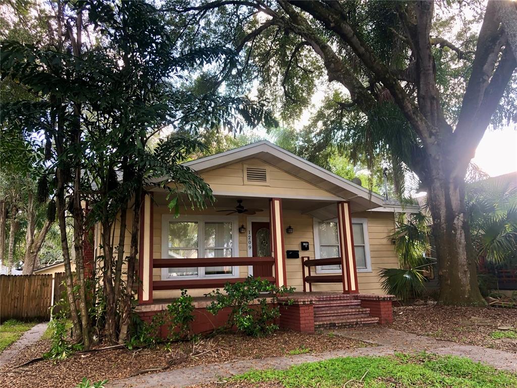 1209 E COMANCHE AVENUE