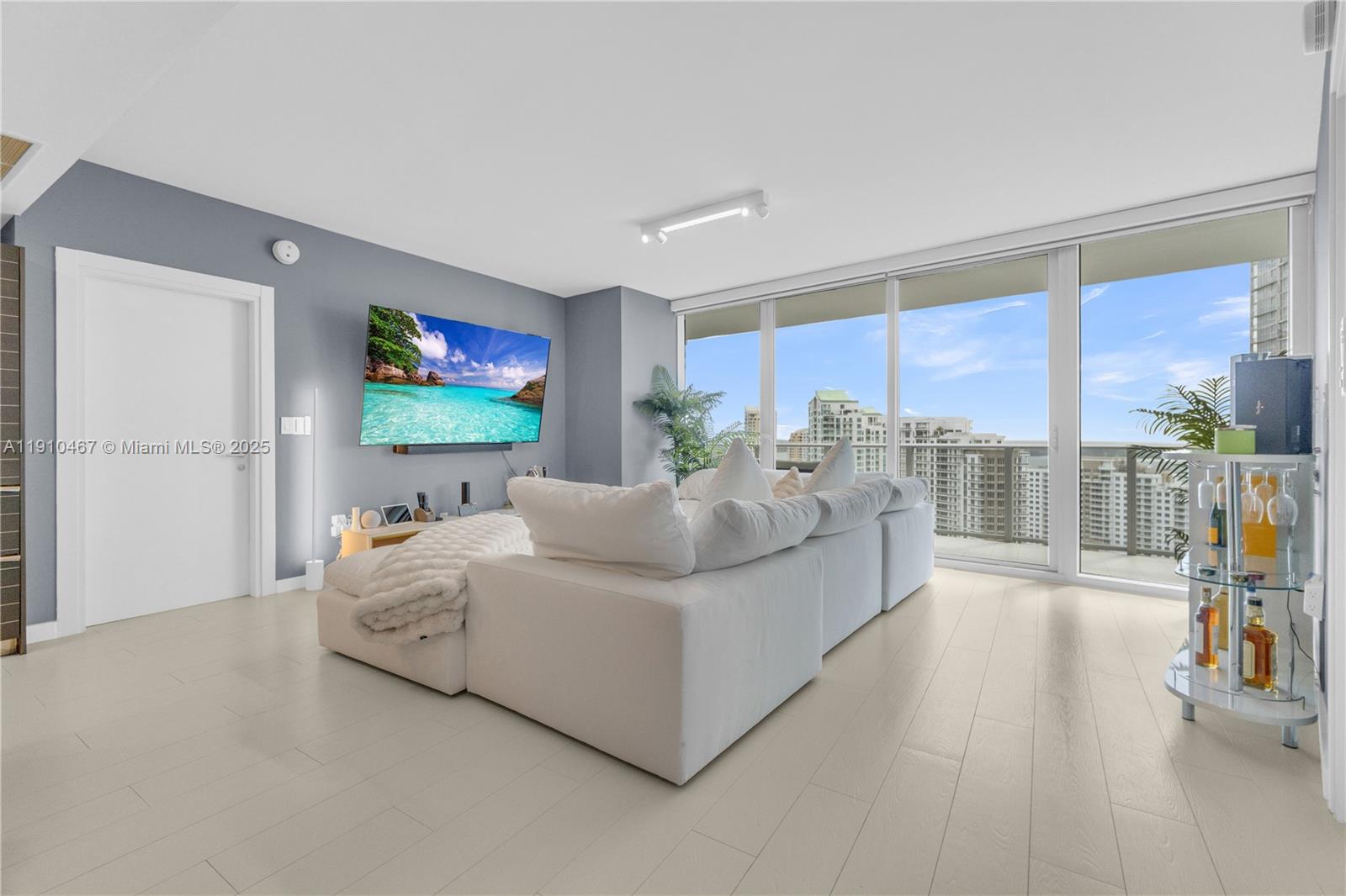 200 Biscayne Boulevard Way # 3907, Miami FL 33131
