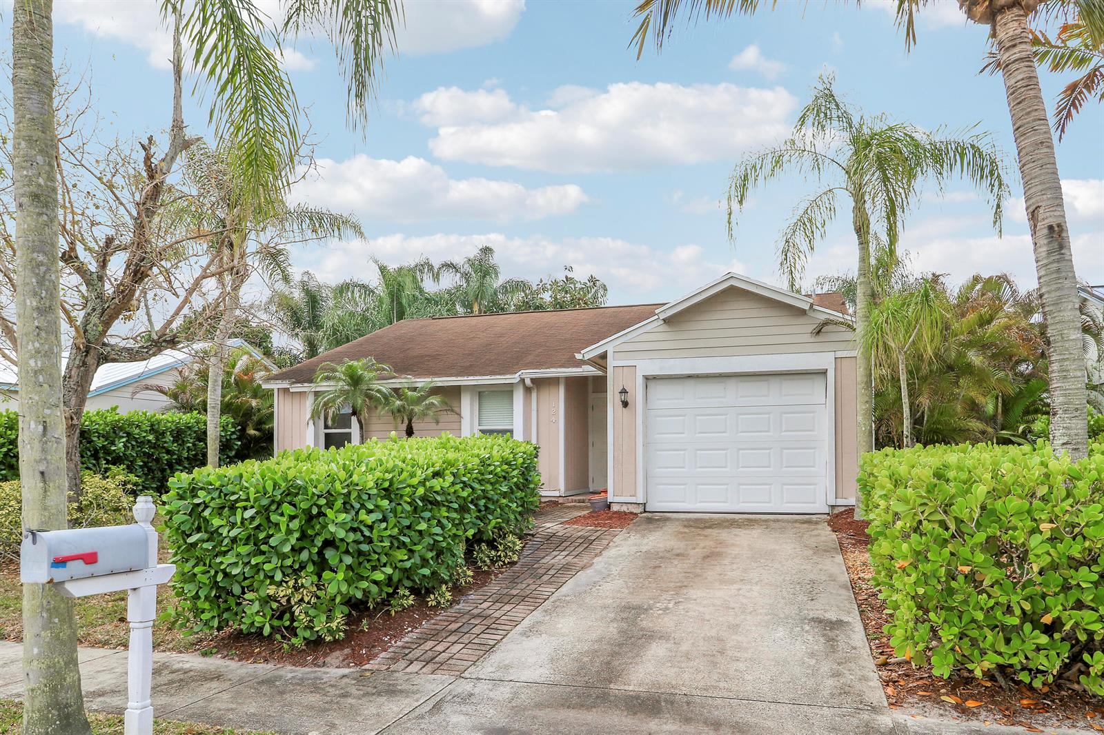 124 Rosewood Circle, Jupiter FL 33458