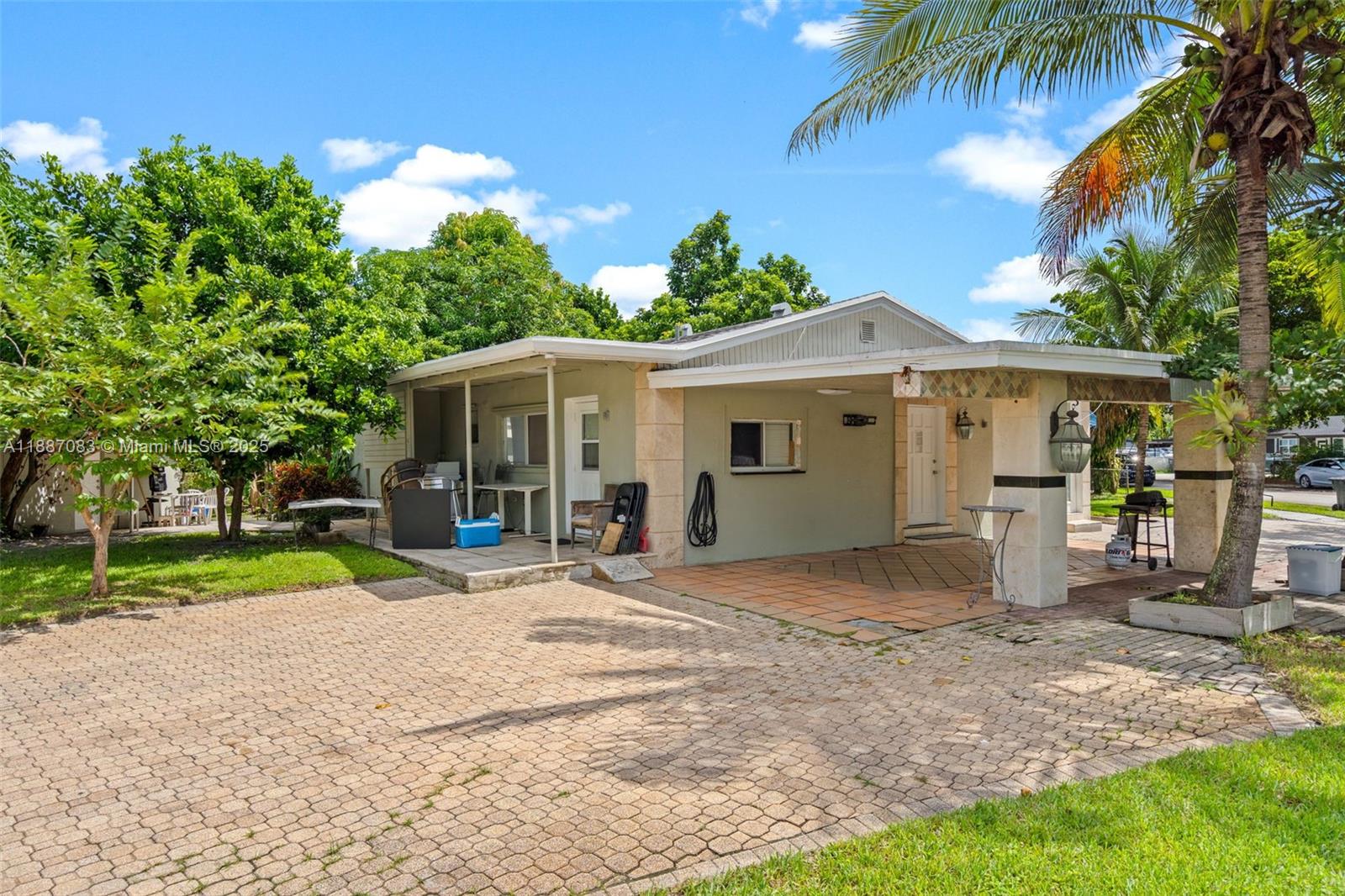 6045 Dawson St, Hollywood FL 33023