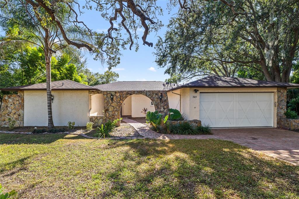 7415 LAKE FOREST CIRCLE