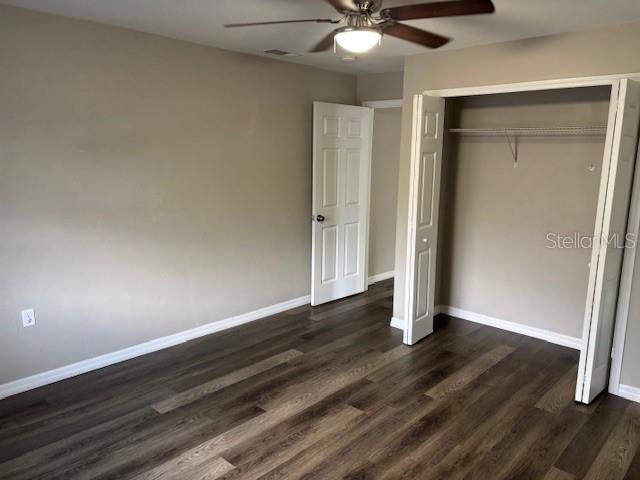 An empty bedroom features wood-look flooring, a ceiling fan, a closet, and a white door — 17 S JEFFERSON STREET, BEVERLY HILLS, FL