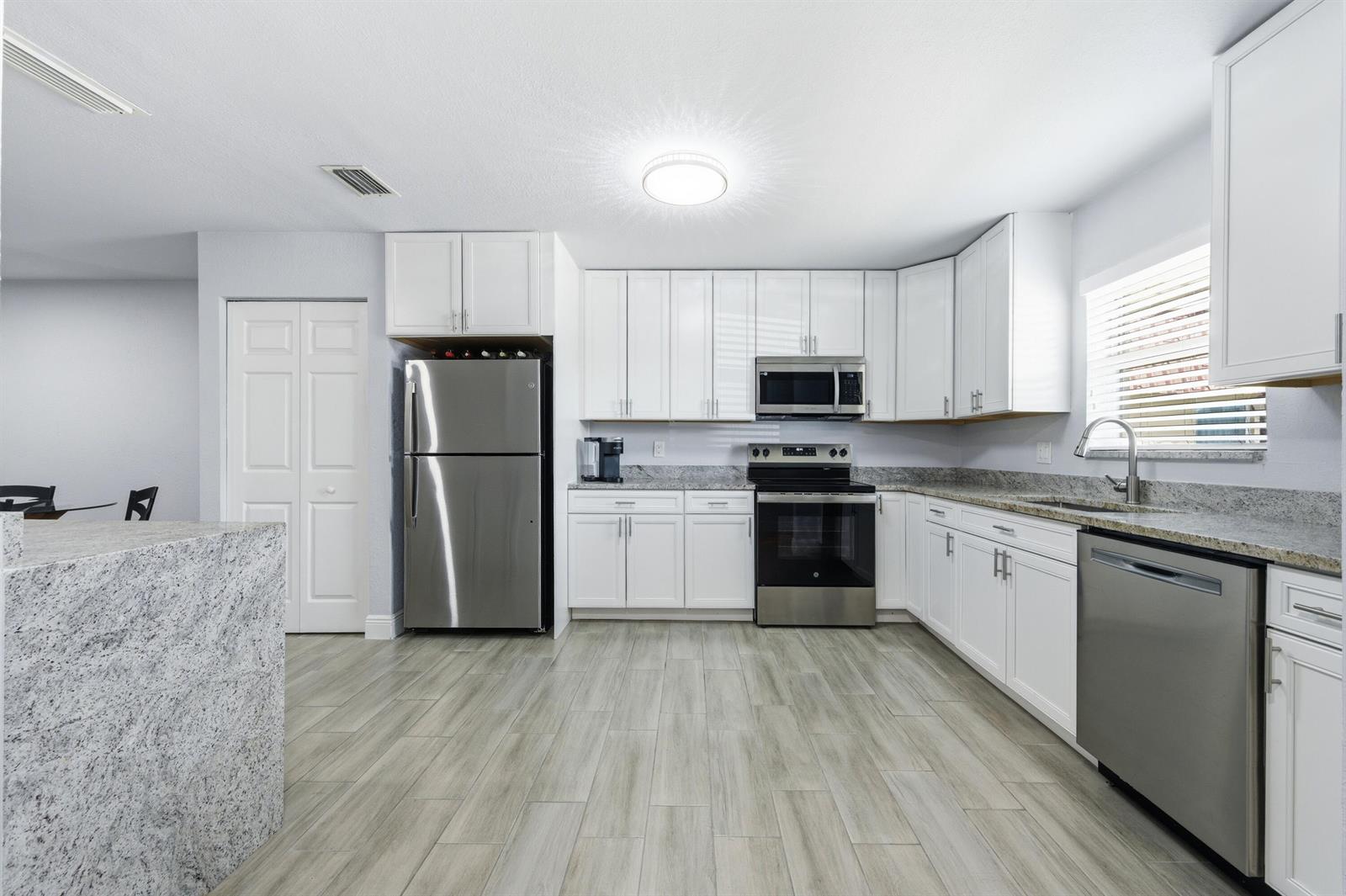 586 Laconia Circle, Lake Worth FL 33467