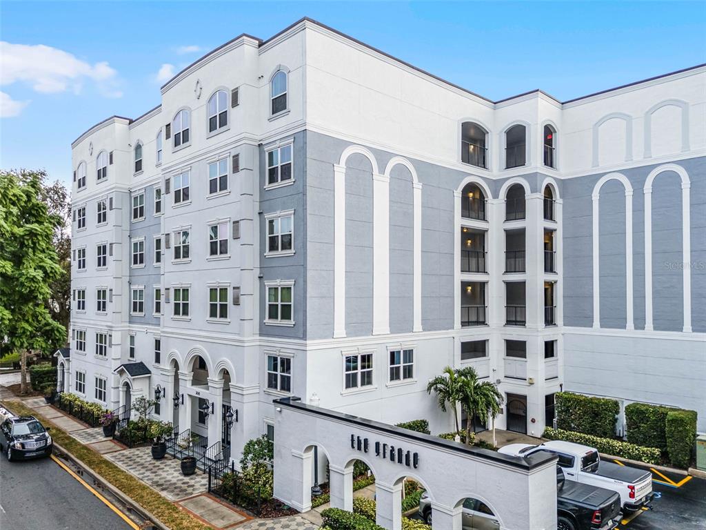 202 E SOUTH STREET UNIT 4049