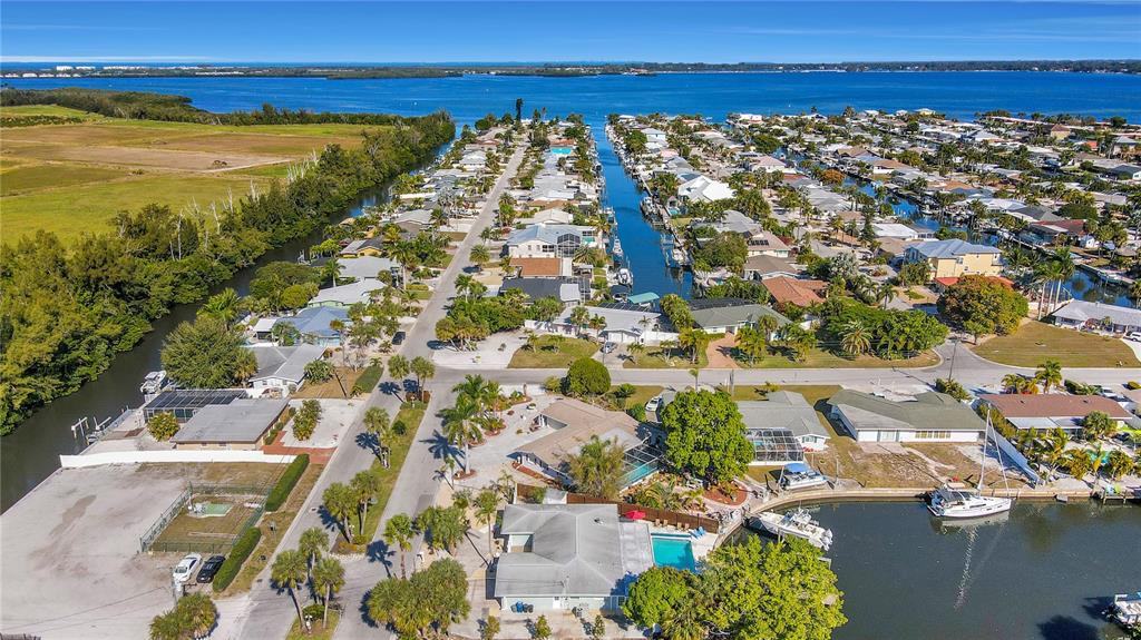 4315 ROYAL PALM DRIVE, BRADENTON, FL — photo 4 of 30