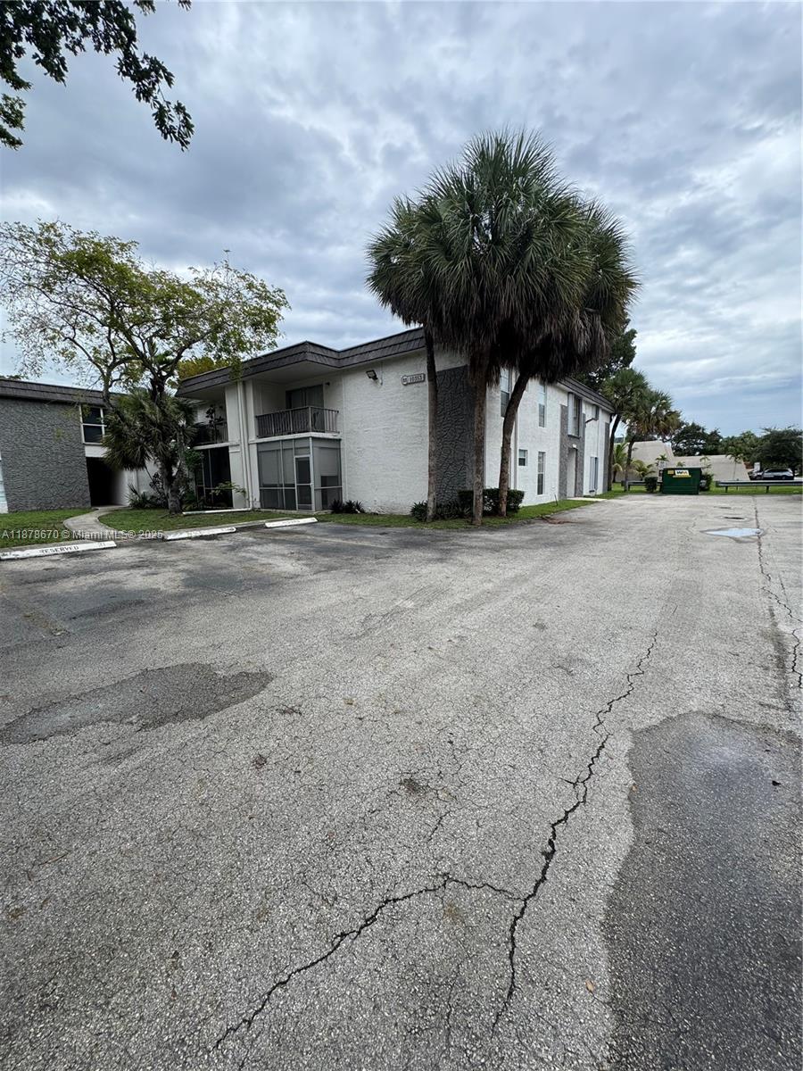 10353 N Kendall Dr, Miami FL 33176