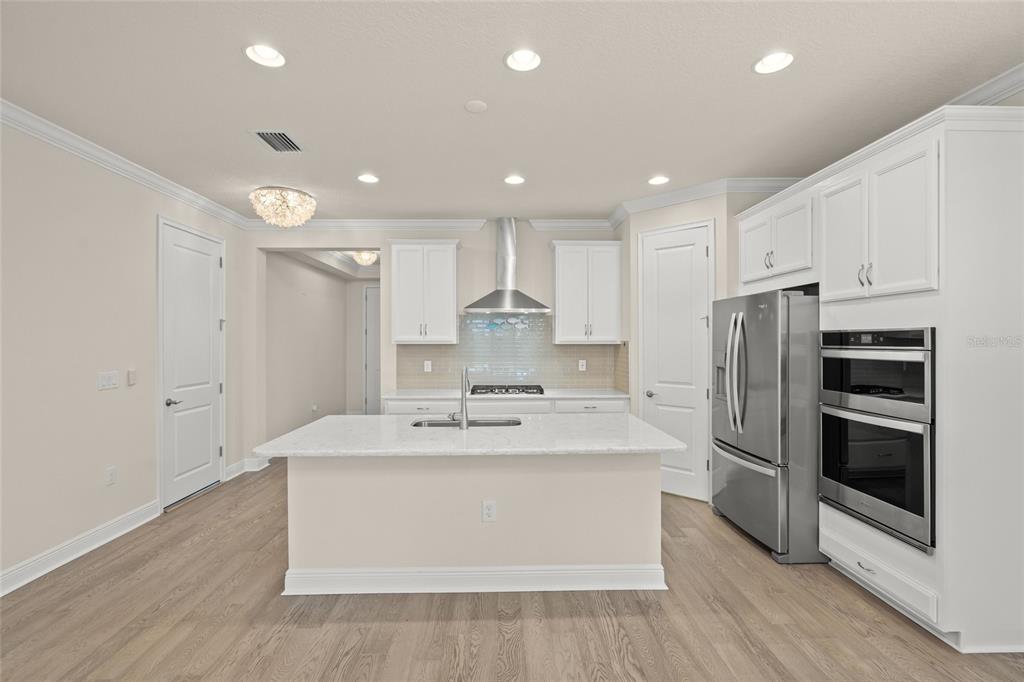 5690 LONG SHORE LOOP, SARASOTA, FL — photo 4 of 30
