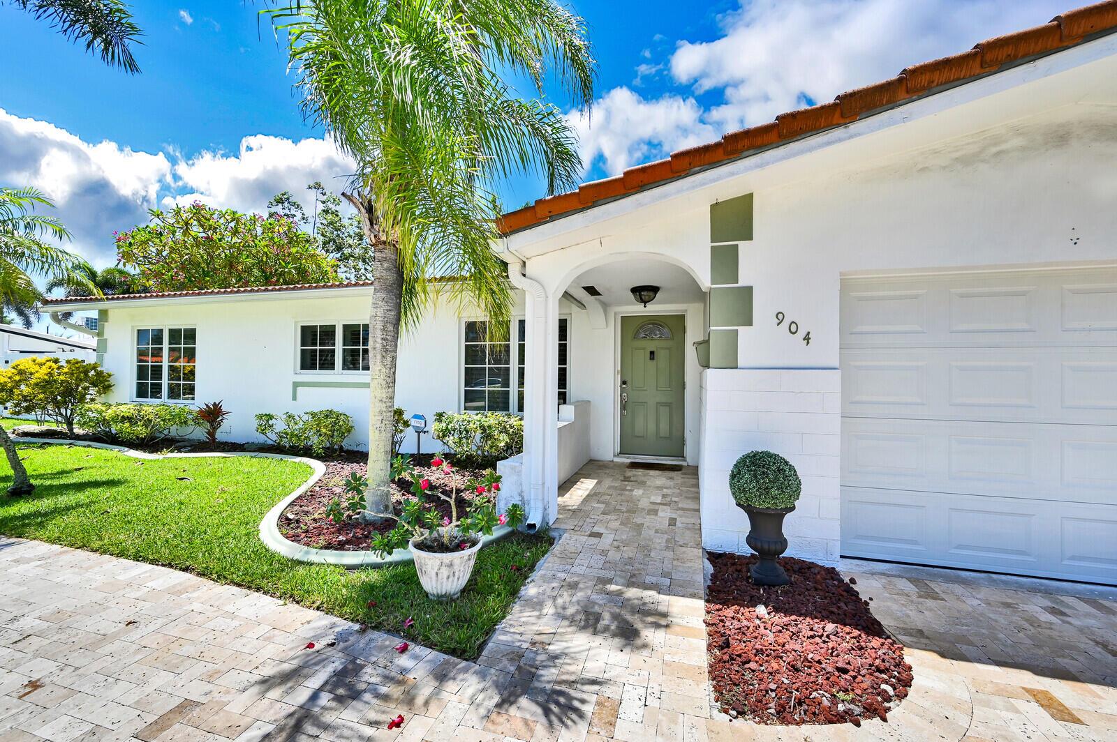 904 SE 12th Street, Deerfield Beach FL 33441