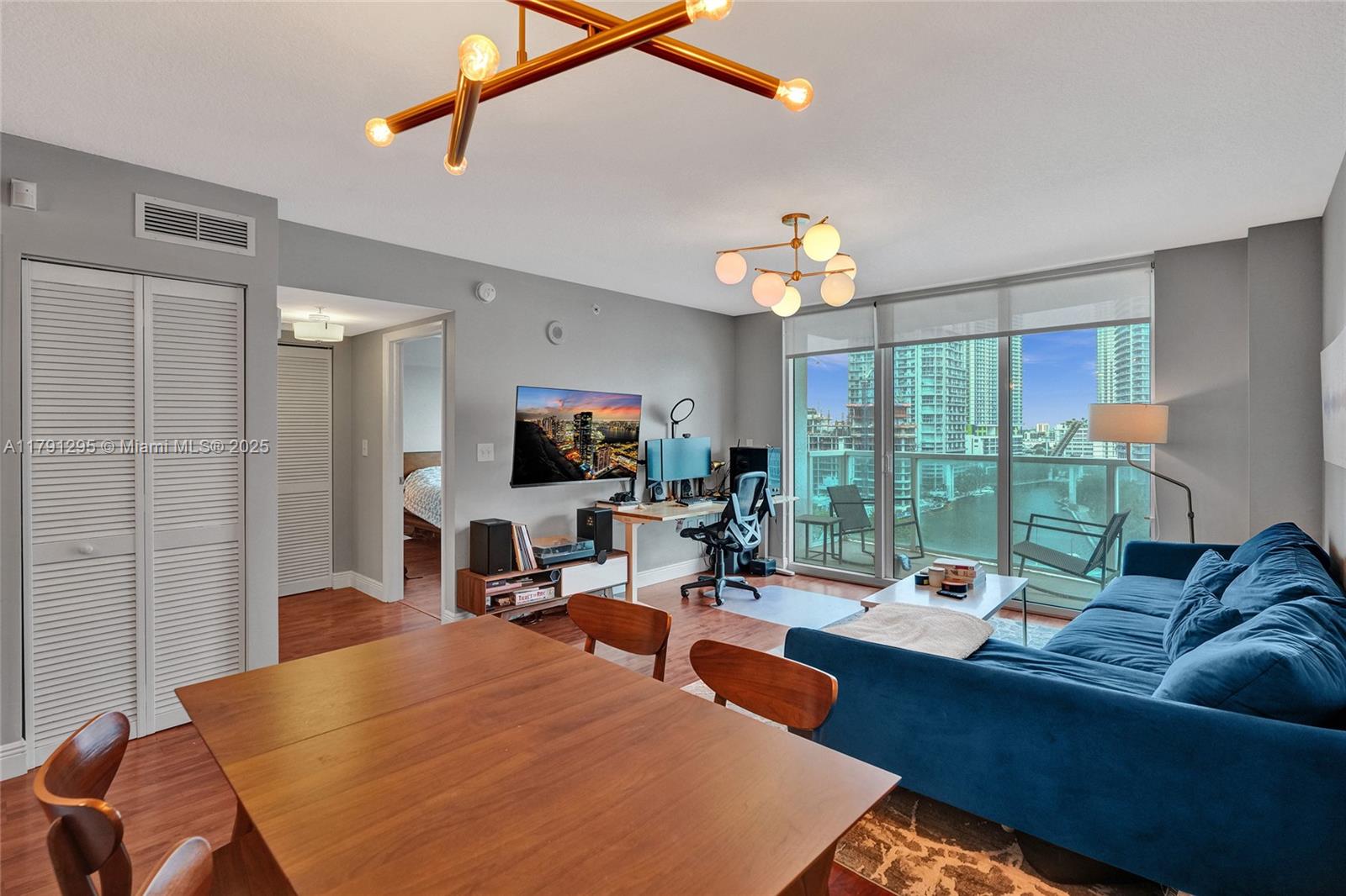 31 SE 5th St # 1505, Miami FL 33131