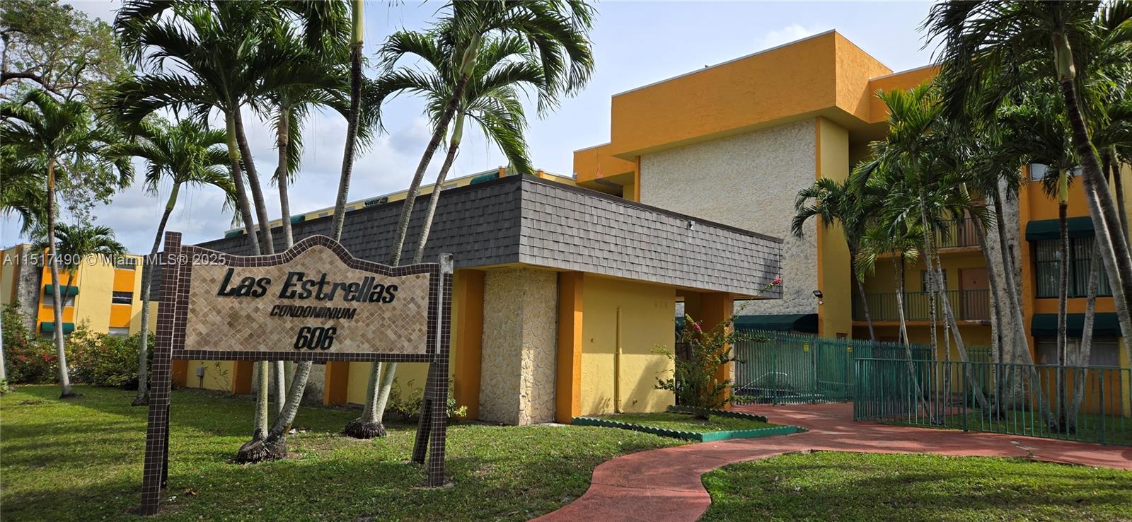 606 W 81st St # 117, Hialeah FL 33014