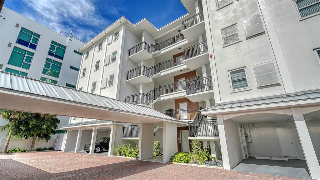 174 GOLDEN GATE POINT UNIT 43, SARASOTA, FL — photo 2 of 30