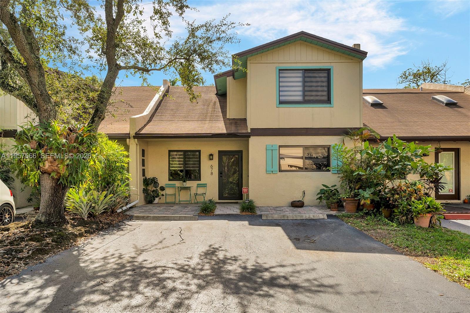 678 NE 1st St, Dania Beach FL 33004