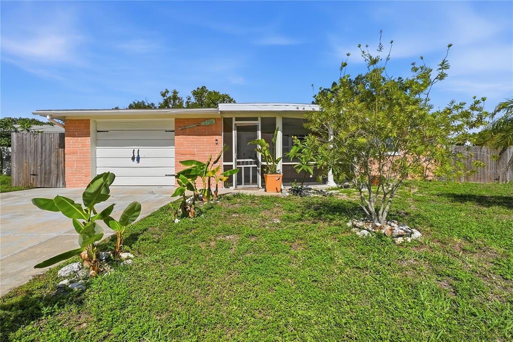 2704 LAWN PLACE